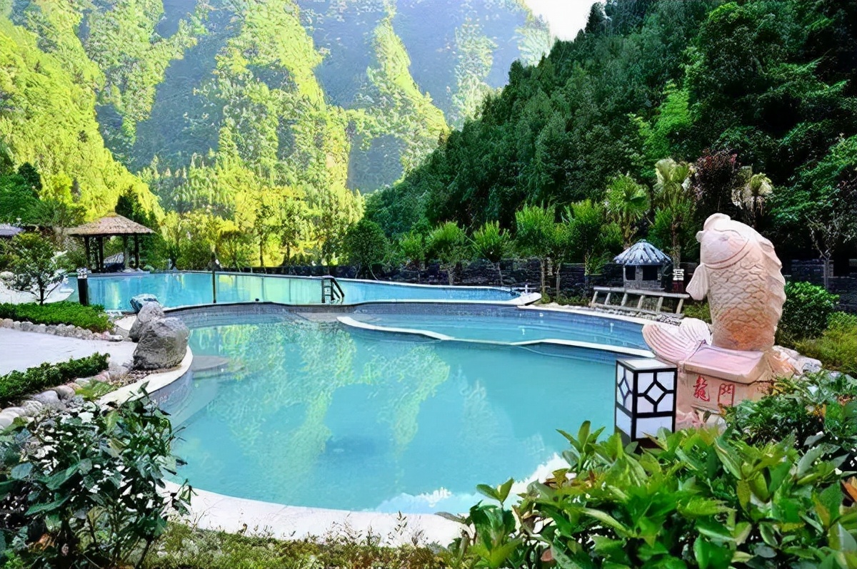 四川夏季适合泡天然温泉的地方,四川春节泡温泉推荐