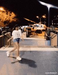 姑娘搞笑跳舞,妹子跳舞搞笑图片