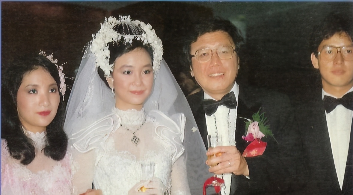 香江群音所有歌手名单,霞光万道原唱陈秋霞