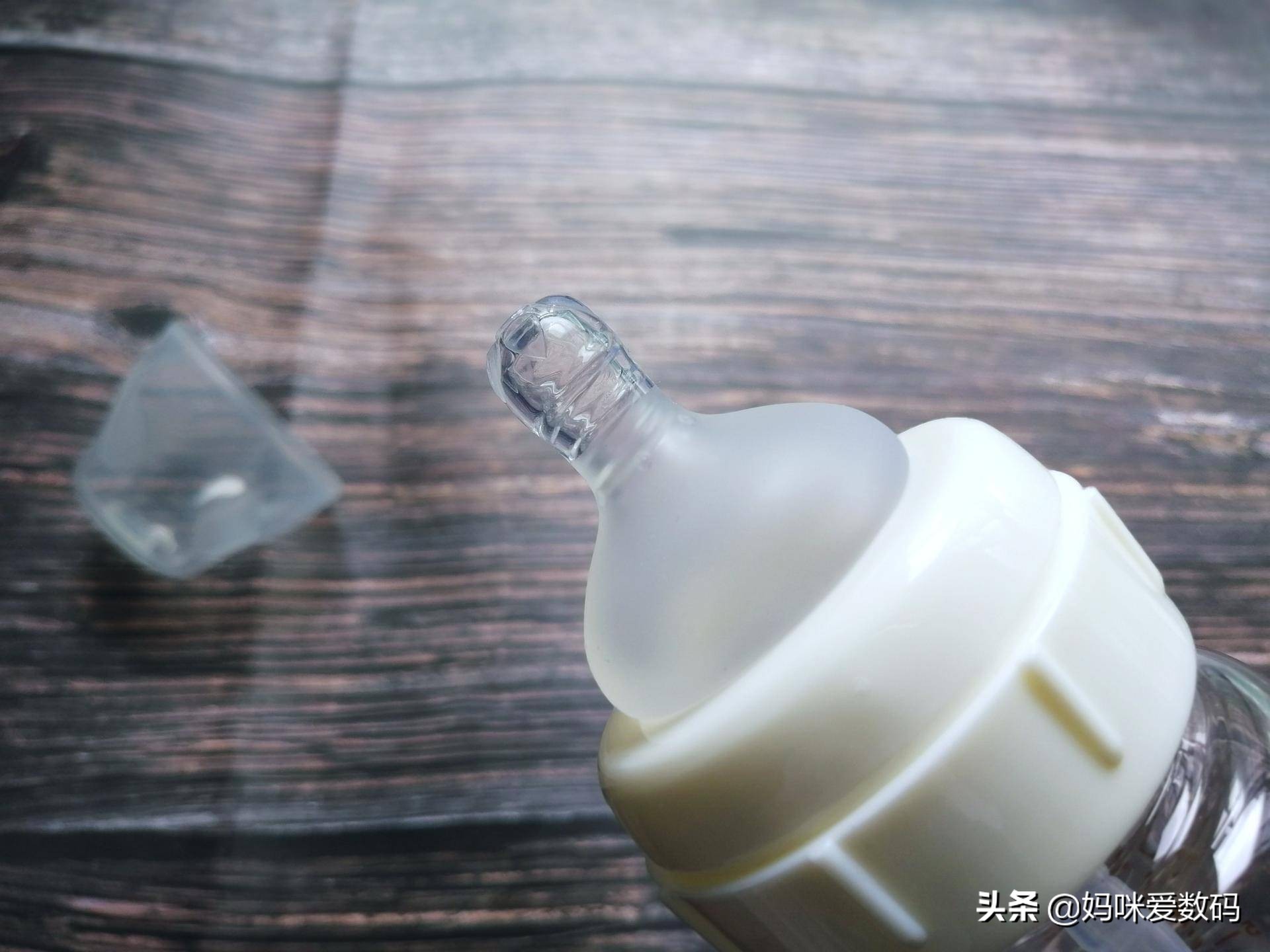 婴儿奶瓶是买防胀气还是防吐奶,防胀气防吐奶奶瓶测评