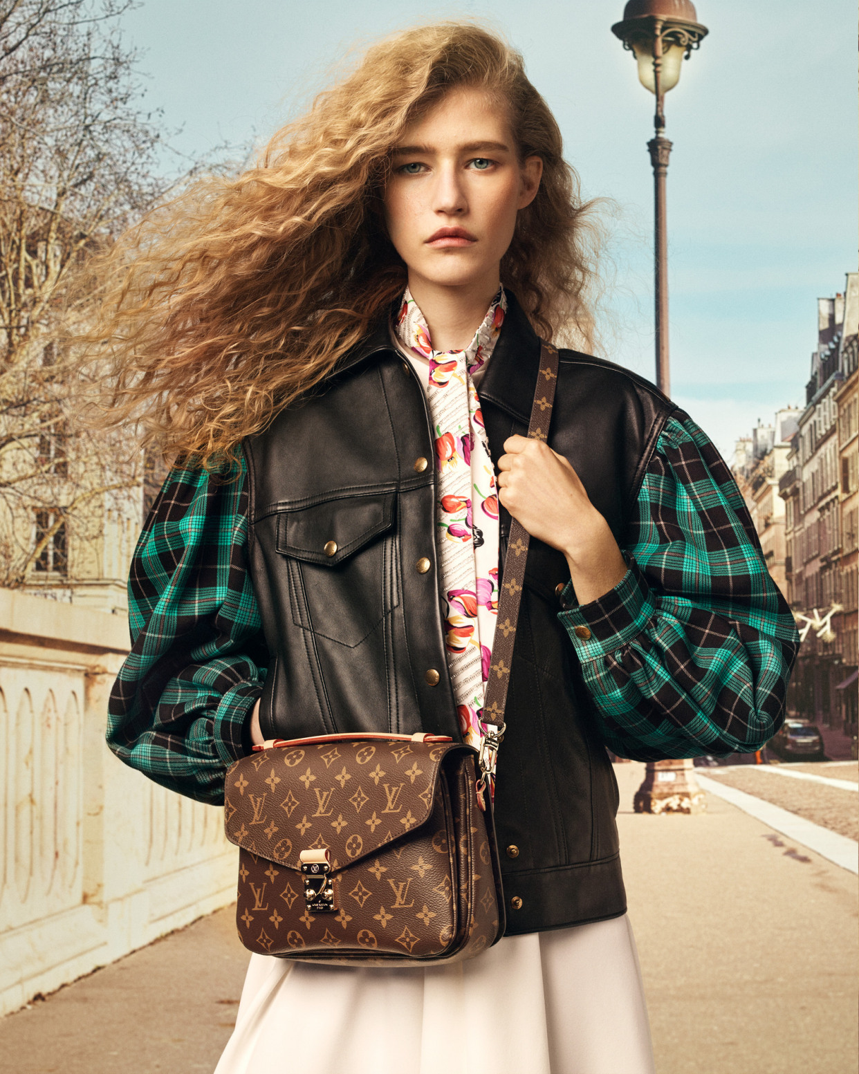 lv经典款包包哪一款适合配运动服 (lv train monogram白色透明款)