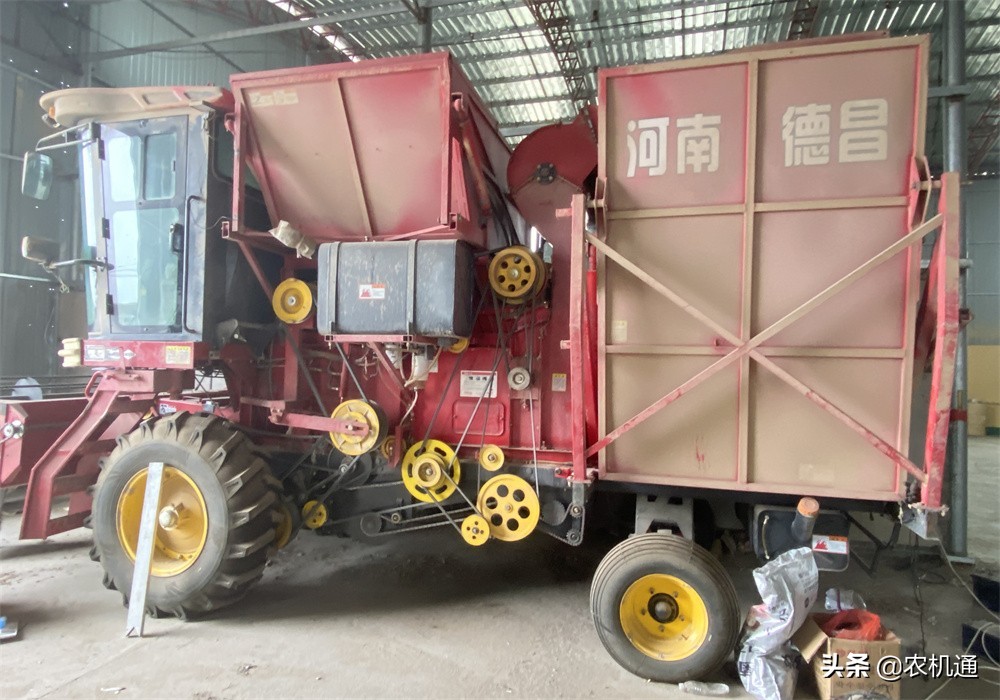 现在最新款的花生收获机,全网最牛逼的花生收获机