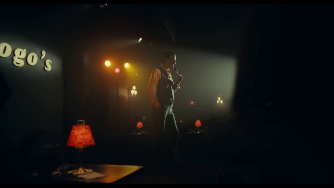 小丑口碑大爆豆瓣评分9,dc新片小丑首曝预告风格黑暗