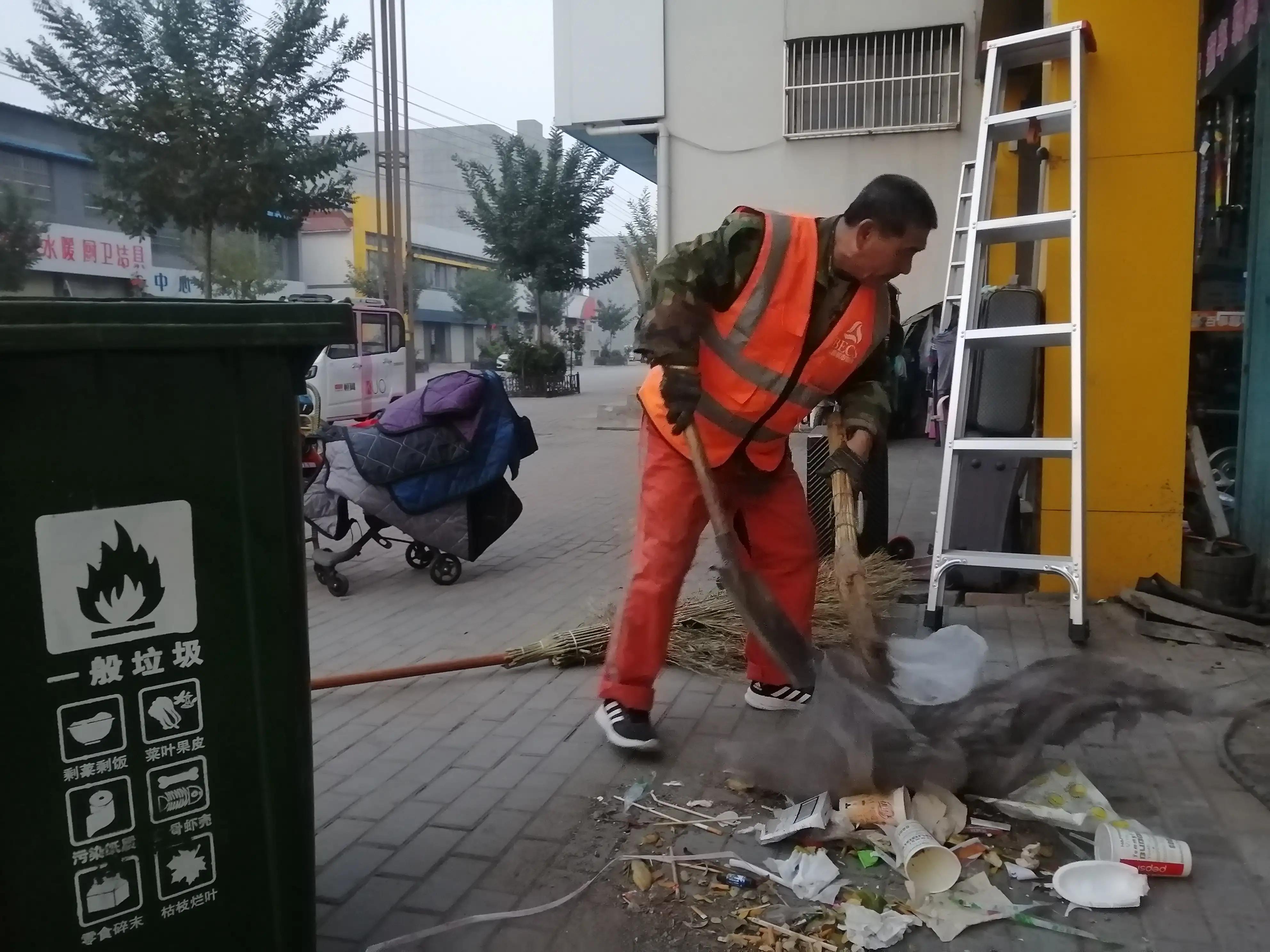 李民棵是环卫战线上的老黄牛