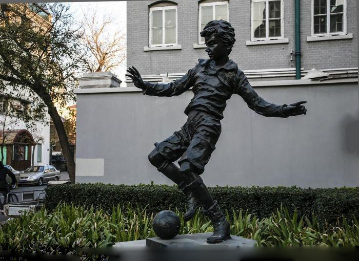 踢足球的好处一年级,踢足球的好处有哪些写4点