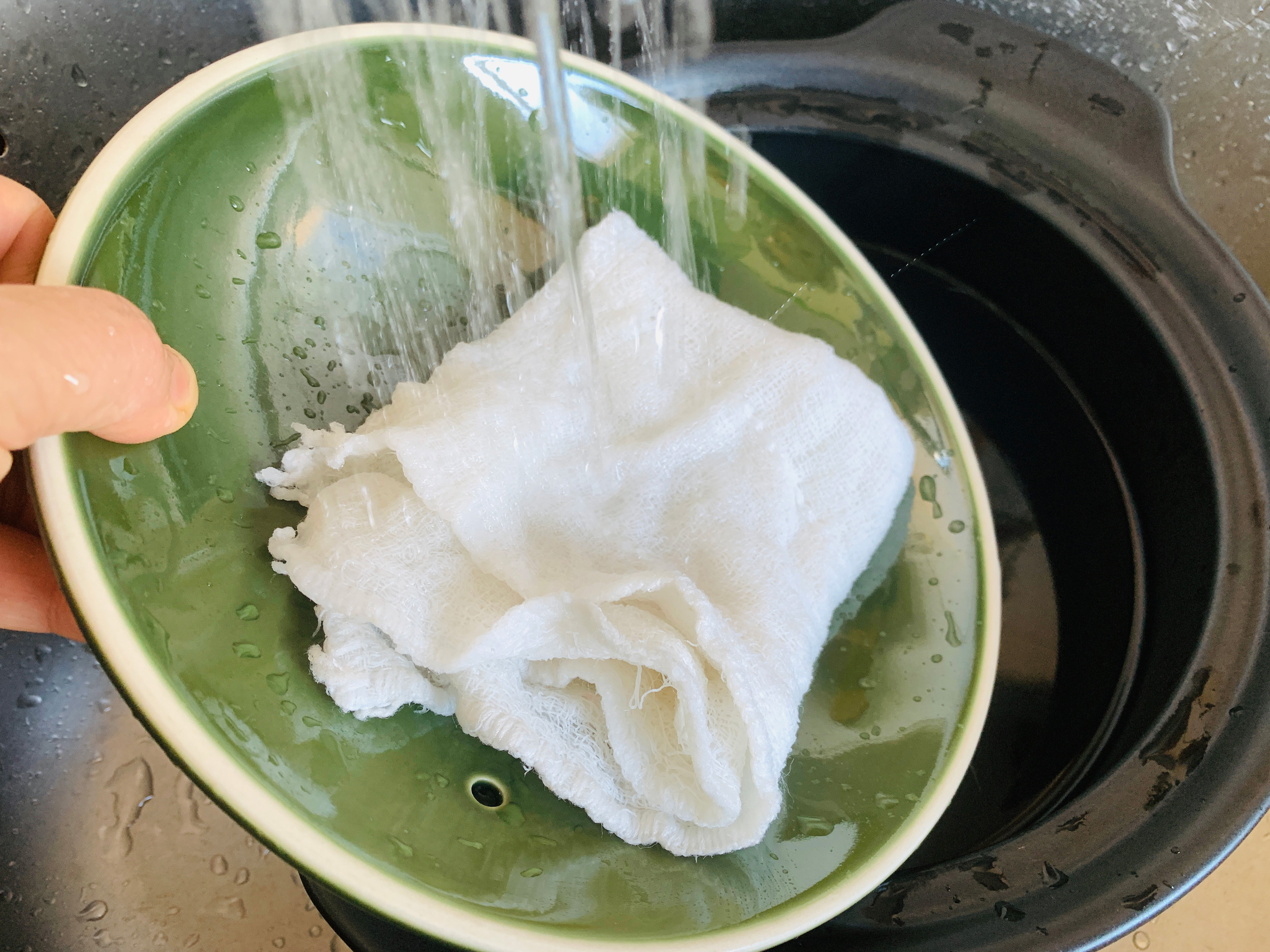 新砂锅第一次怎么用才不开裂,新买的砂锅怎么开锅防裂