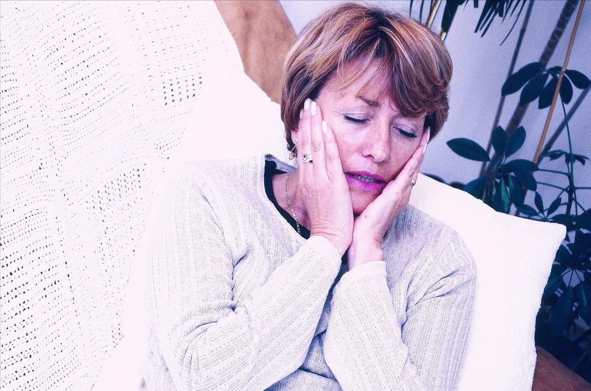 50岁女性大姨妈一直不干净怎么办,50岁大姨妈不来了如何调理