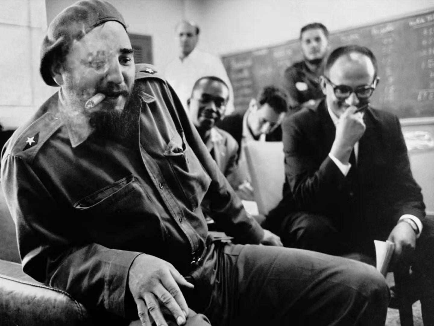 马拉多纳共产主义,马拉多纳人物故事