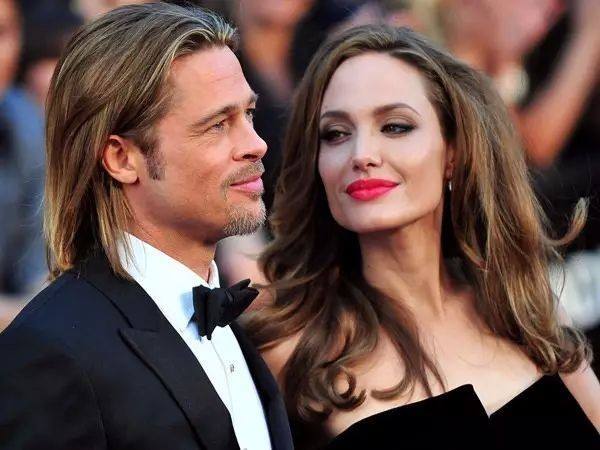 美国甜心魅力依旧！让皮特念念不忘的安妮斯顿当选最会赚钱女演员