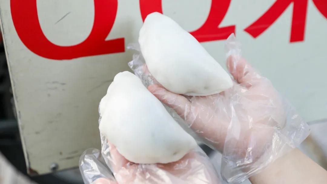 泉秀路上卖了17年的QQ米包,再不去吃就要失传了...