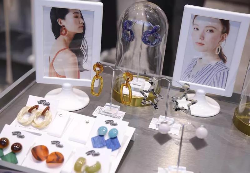 泰国便宜小众潮牌衣服,最近很火的泰国潮牌衣服