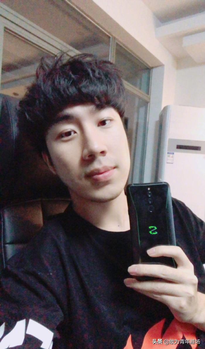 丝血被上点燃不要紧，骚男自创点燃熄灭术，粉丝：果真是个狠人