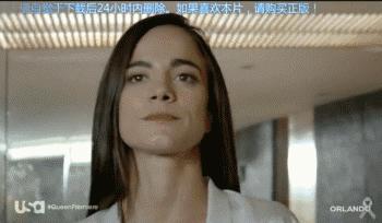 在这部「*力暴**爽剧」里,比起性感,她才是真正的女王