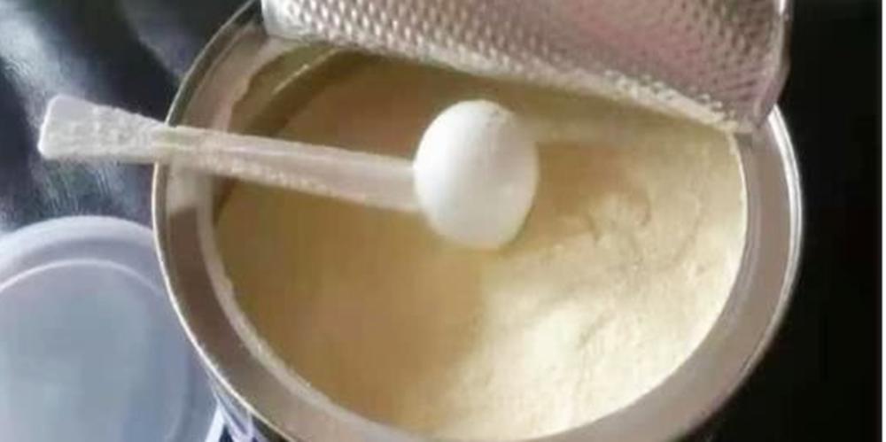 有些奶粉勺子为什么在奶粉里面,为什么奶粉勺子有个洞