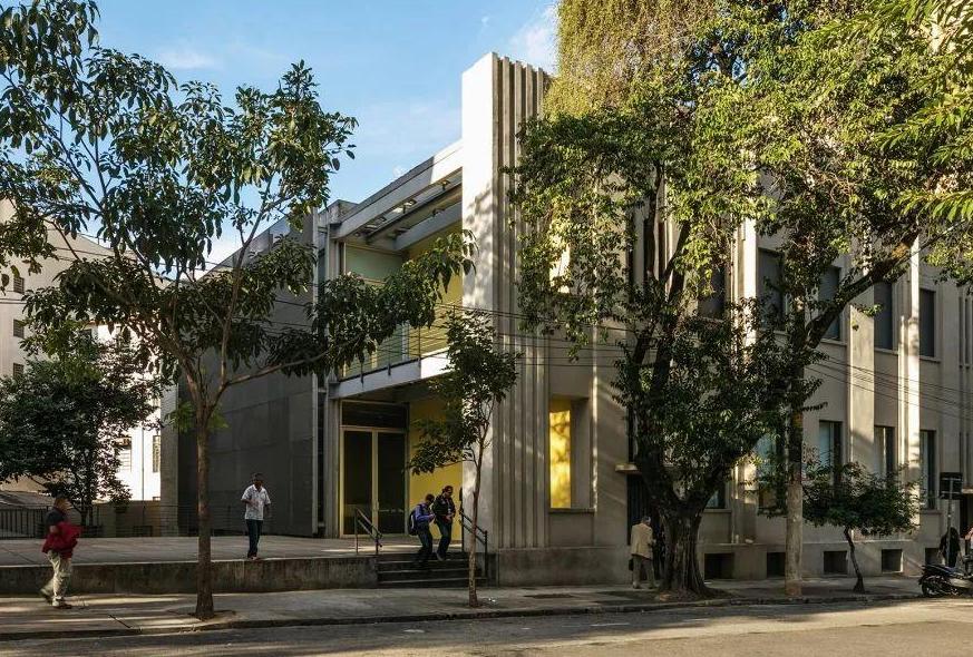 在网课课堂上和女友不可描述！巴西男子被围观，一夜之间走红网络