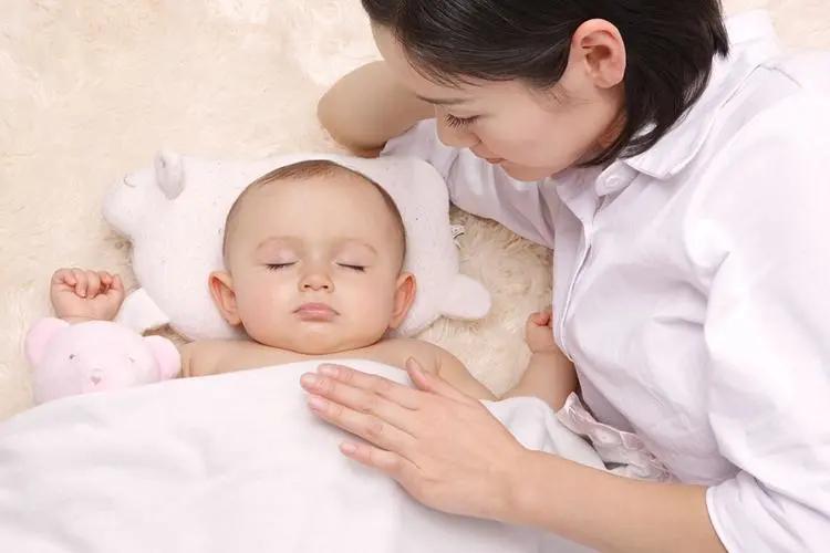 宝宝怎么睡得时间长,解决宝宝吃睡难的问题