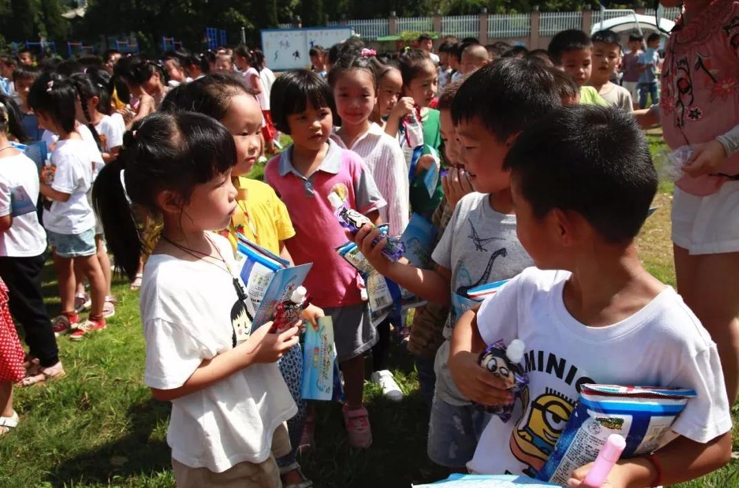 请不要让孩子过早住校,家长千万不要让孩子住校