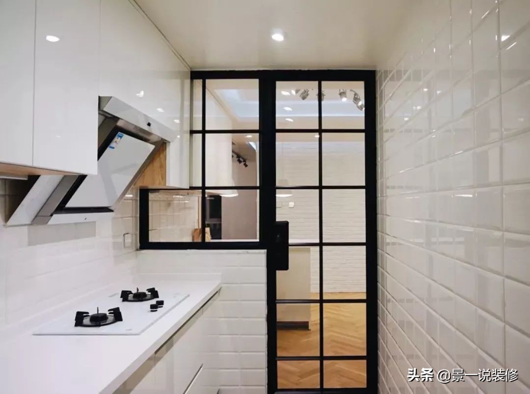 老房子墙面发霉发黑怎么处理,卫生间隔壁墙面受潮脱皮如何处理