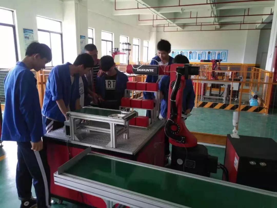 广东高新技术技工学校,广东环保技工学校是公办还是民办