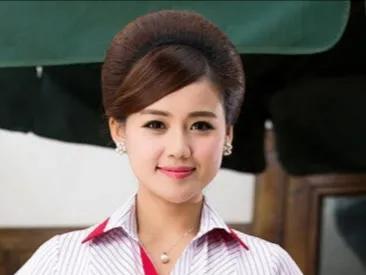 这是我出差时遇到的最玩皮的一个小丫，给了我创作灵感。