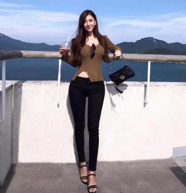 海贼王动画女帝身材,真人版海贼王女帝惊艳全场