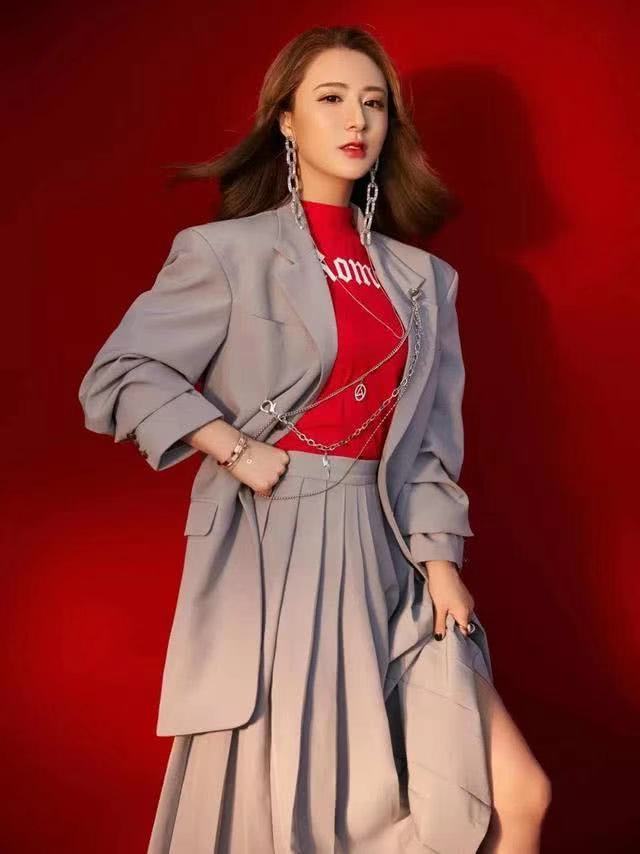 薇娅怎么有资格采访袁隆平,薇娅采访袁隆平一年收入多少