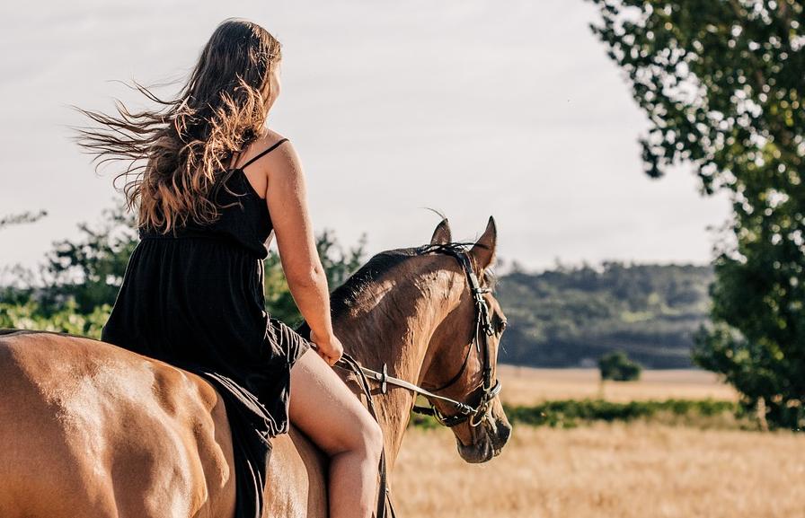 普通人想转行不知道转什么行业好,25岁转行工资变低要转行吗