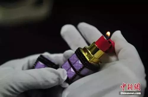 女子机场安检被查,女子机场被抓