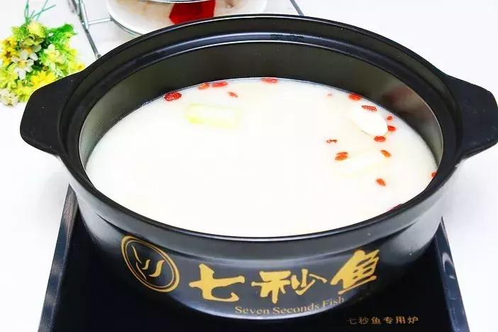 在六尺之巷,吃七秒之鱼,感受文化与美食的真谛