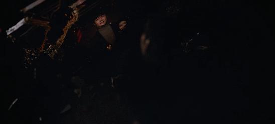 千万不要接来自过去的电话，女主救活了爸爸，但恶魔杀手也跟来了