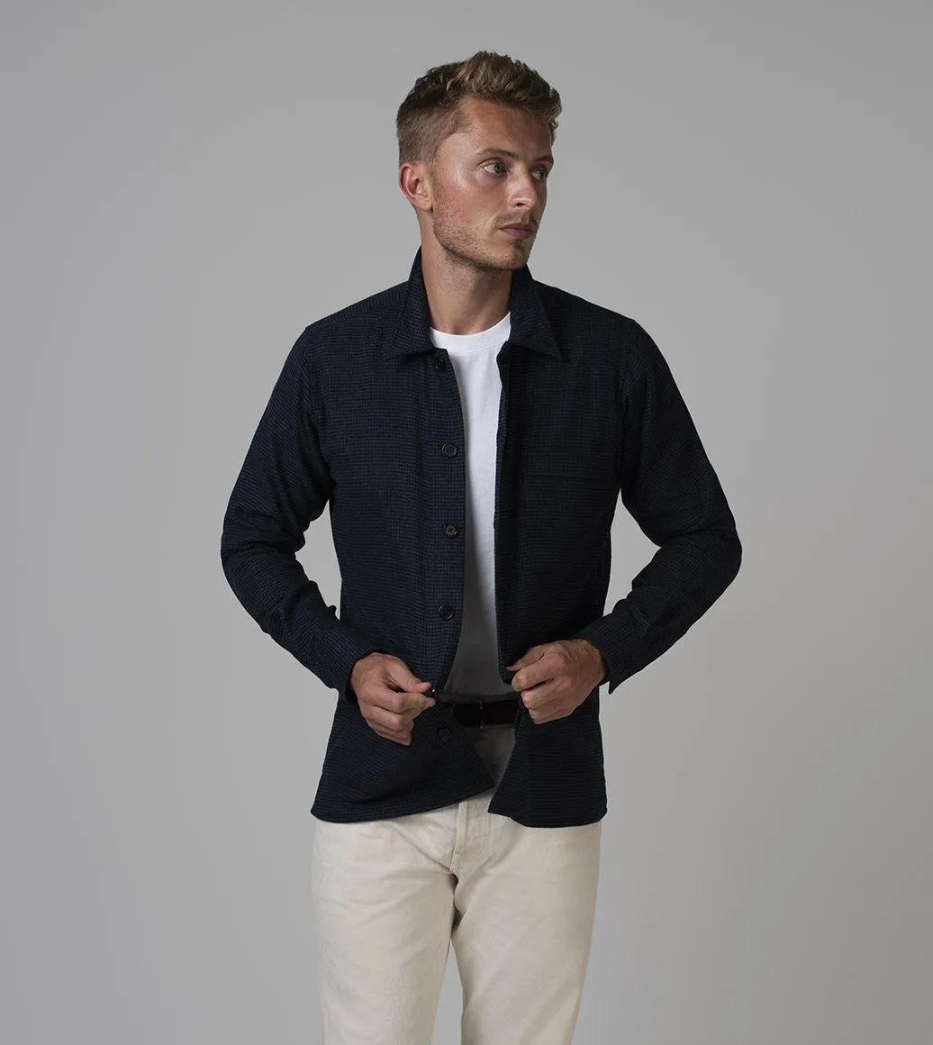 为什么懂行的衬衫玩家，都会在过渡季套上Overshirt？