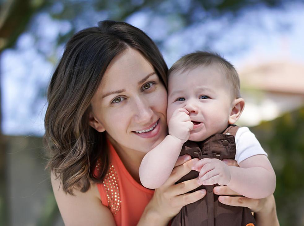 攒肚宝宝真的不难受吗,攒肚的宝宝几天不拉大便该怎么办