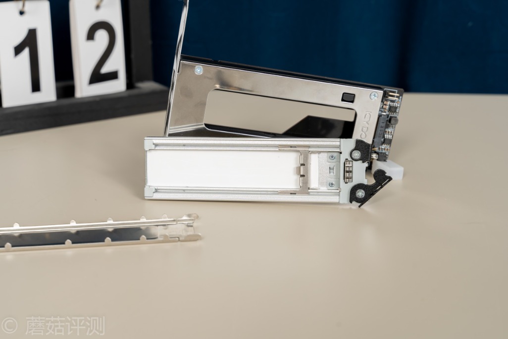 极速插拔，解锁更多使用姿势、ICYDock硬盘抽取盒PCI转M2评测