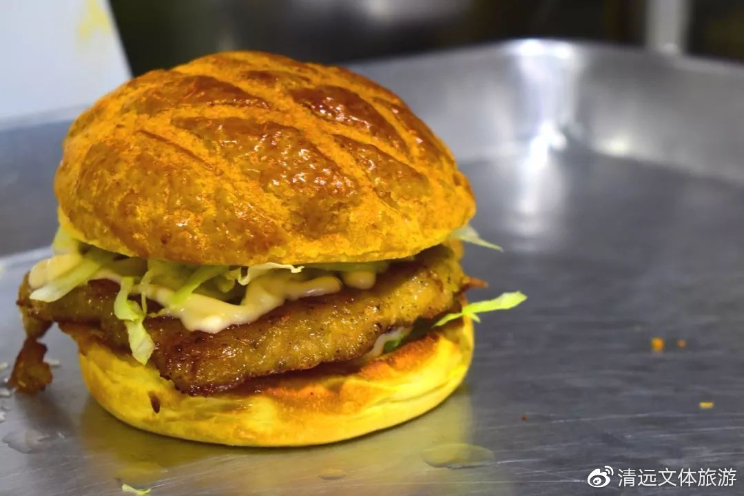 这些在学校周边开了十几年的小吃店，陪伴了多少人的青葱岁月！