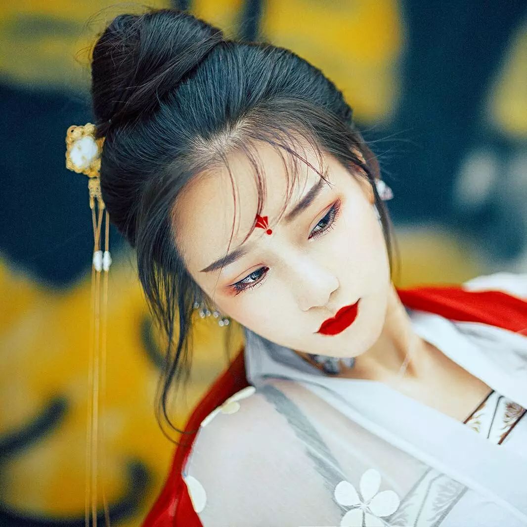 不染世俗的古风女头真人,有意境古风女头真人版