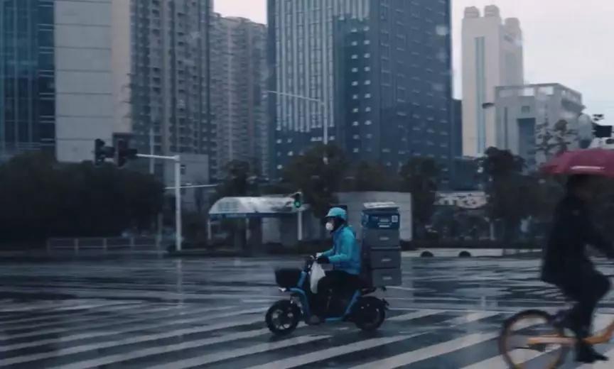 湖北人在武汉开的餐馆,医护人员在武汉吃热干面