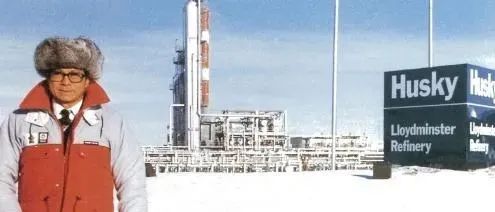 “超级富三代”逃亡海外六年，凭什么享受国葬待遇？