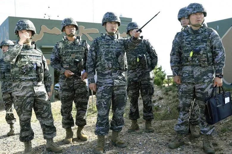 偷核弹炸航母的电影,偷美国核武器的电影