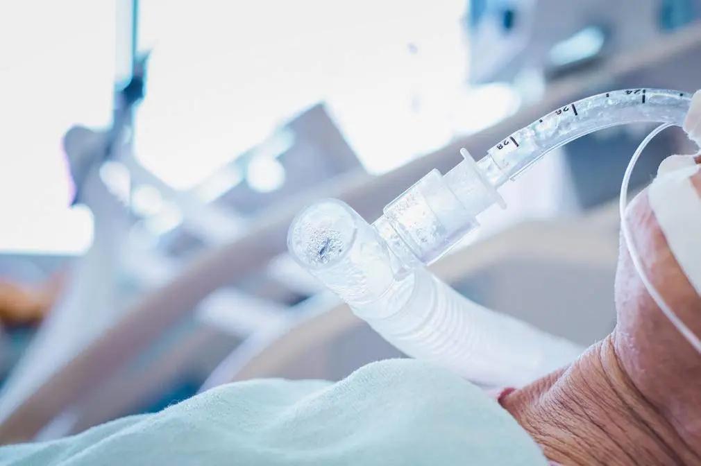 全球抢中国呼吸机视频,中国呼吸机紧缺性