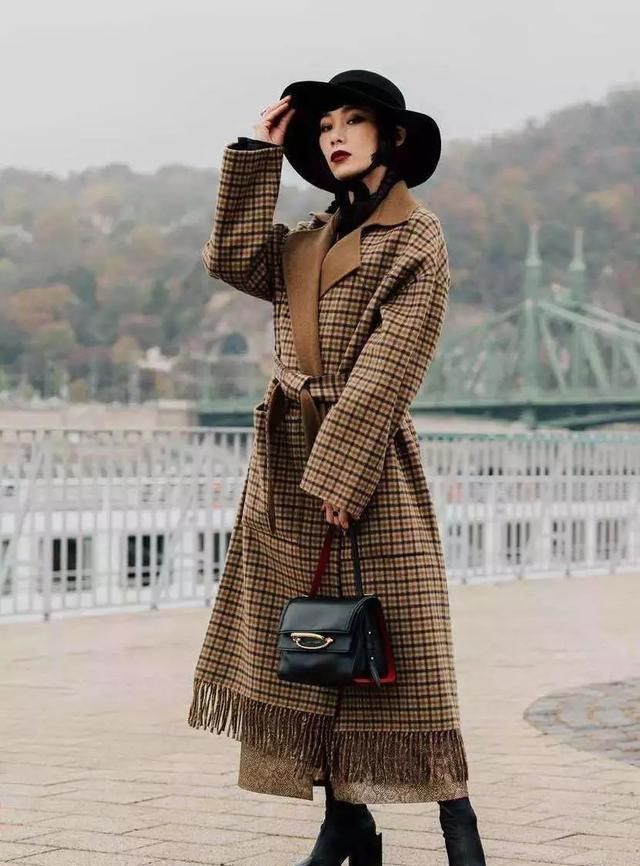驼色大衣配色法则教你穿出高级感,暖驼色搭驼色大衣好看吗