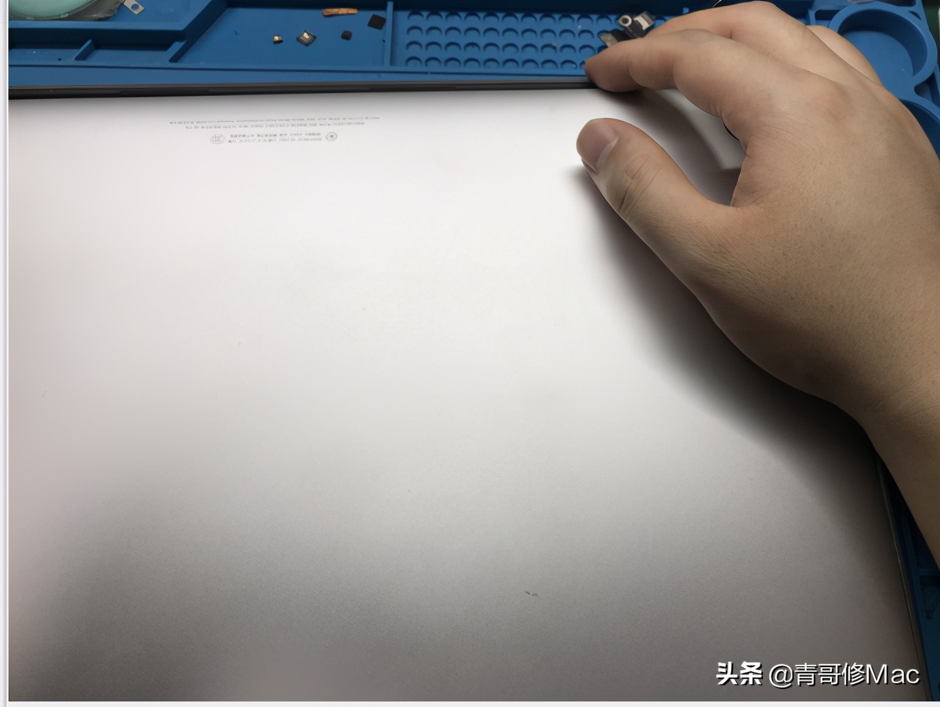 苹果笔记本进水怎么办教程,苹果笔记本进水了如何处理