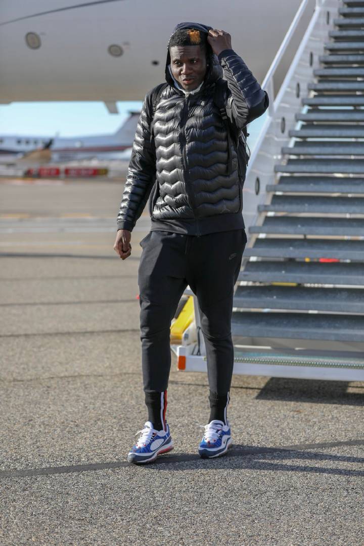 火箭抵达盐湖城，别人都穿羽绒服，保罗不冷吗？卡佩拉最搞笑