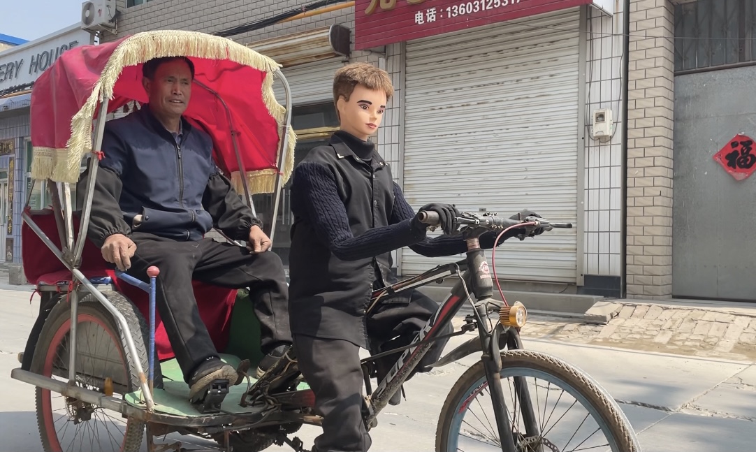 河北这位修车师傅火了！发明出机械牛车，网友直呼：这个的确很牛