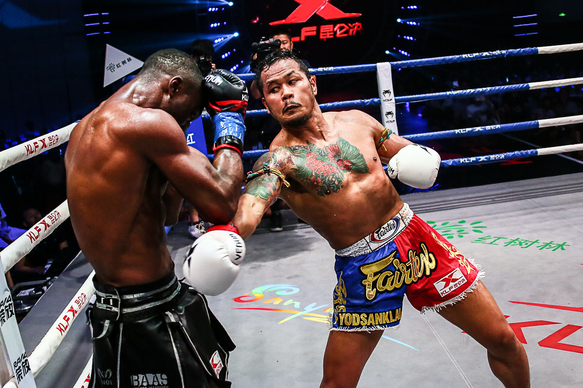 昆仑决泰拳名将打吐对手,昆仑决谁的拳最重