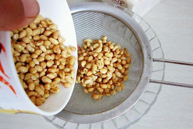 炸黄豆酥脆不回潮方法,炸黄豆不酥脆了怎么做