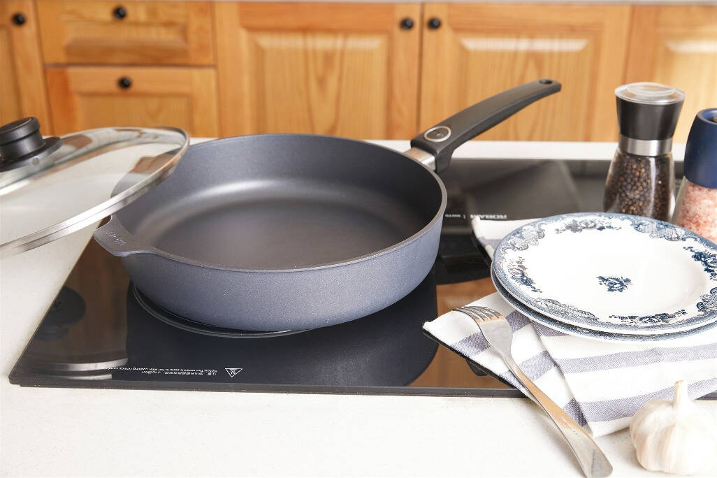 无油烟不粘锅的炒菜平底锅,钻石麦饭石不粘锅