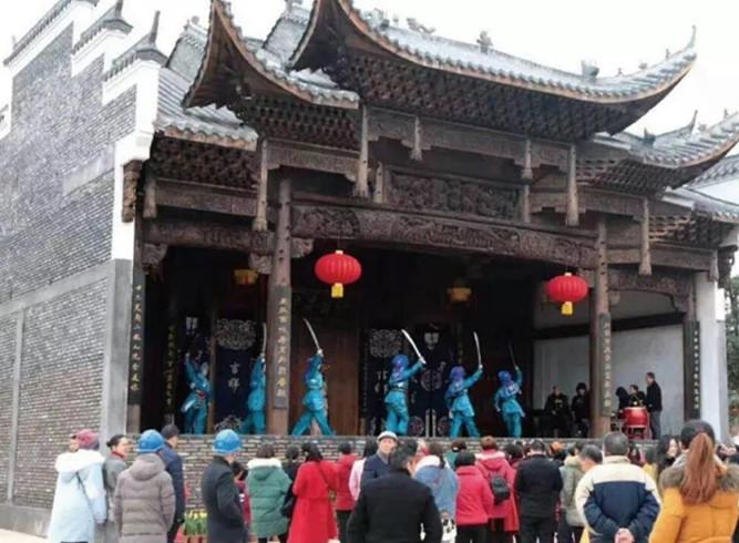 高处的匾额宽处的楹联(花袭君)