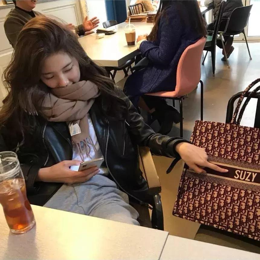 冬季爆款洋气羊绒围巾,这款新潮羊绒围巾温暖又漂亮