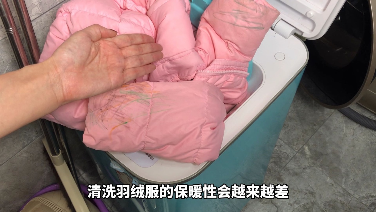 羽绒服白边清洗妙招,薄羽绒服洗完后羽绒成一团怎么办