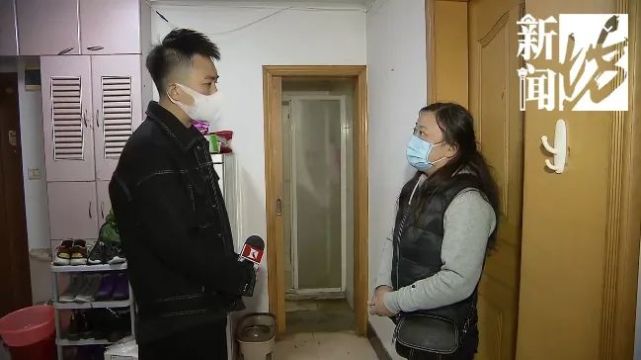 马桶里面不断冒污水,马桶溢出来粪便